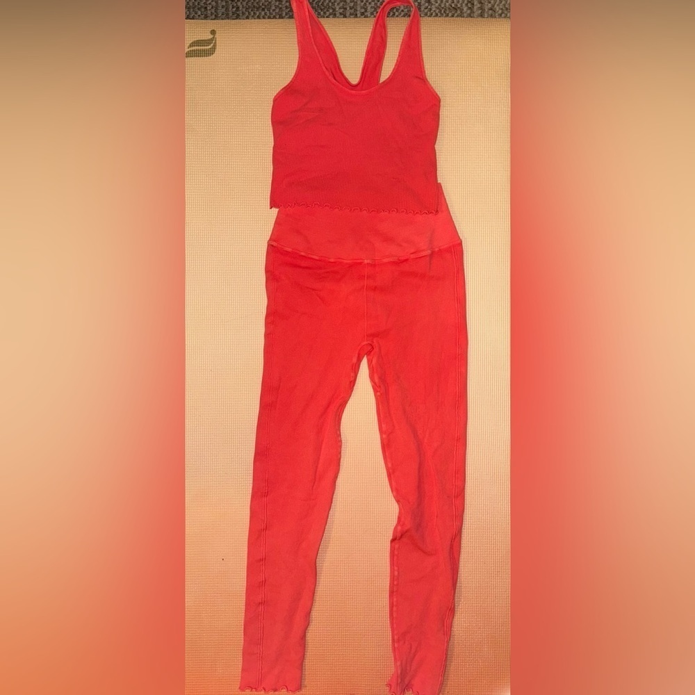 Daily Practice Anthropologies Coral Lettuce Hem Set (bra + leggings) m/l NWOT